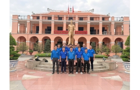 Dâng hương Chủ tịch Hồ Chí Minh tại Bảo tàng Hồ Chí Minh - Chi nhánh Thành phố Hồ Chí Minh